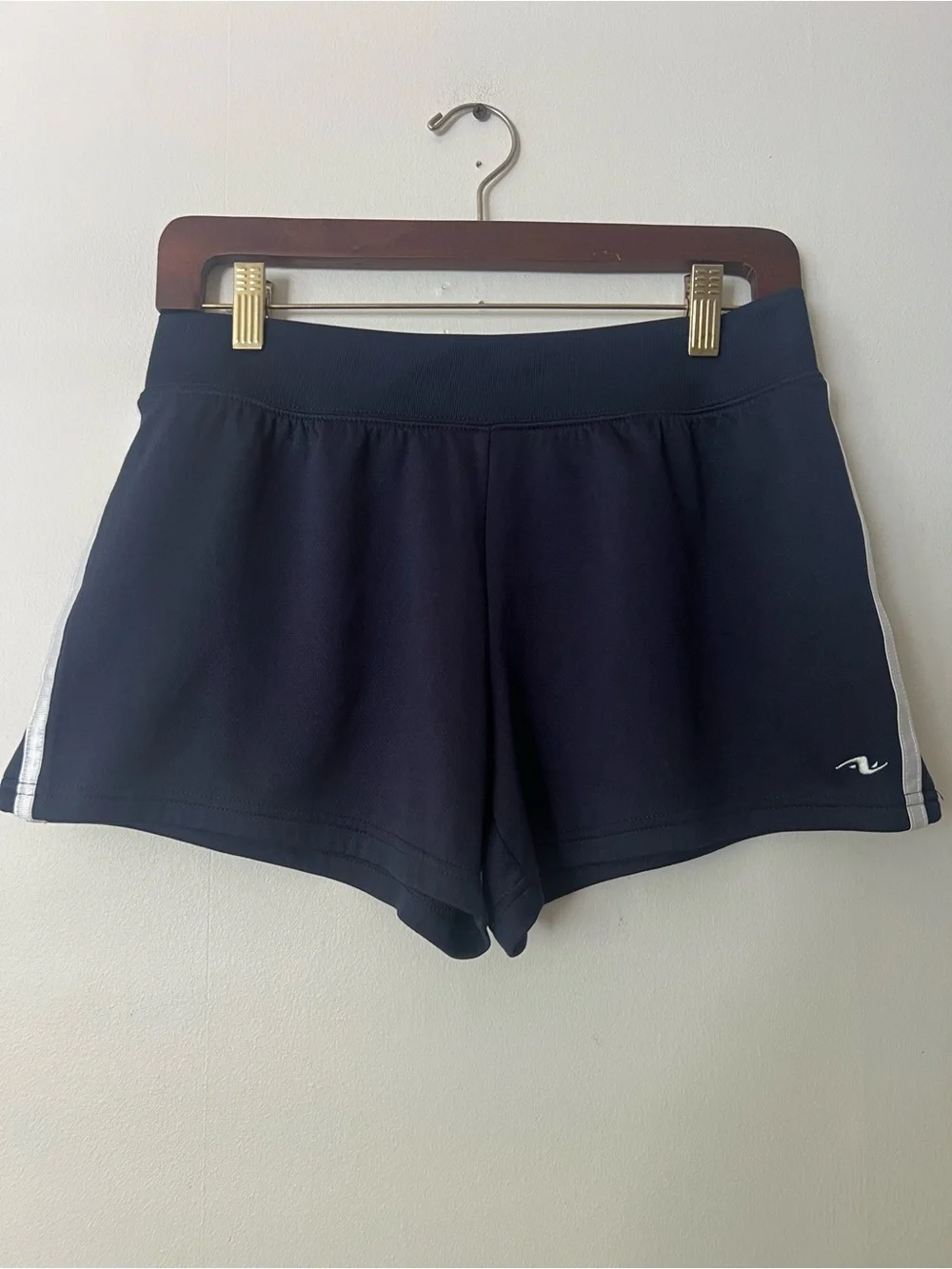 Athletic Works Women’s Navy logo Athletic Gym Workout Shorts White Stripe, 4/6